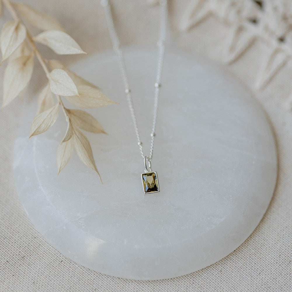 Glim Necklace in Silver/Moss Green 🇨🇦