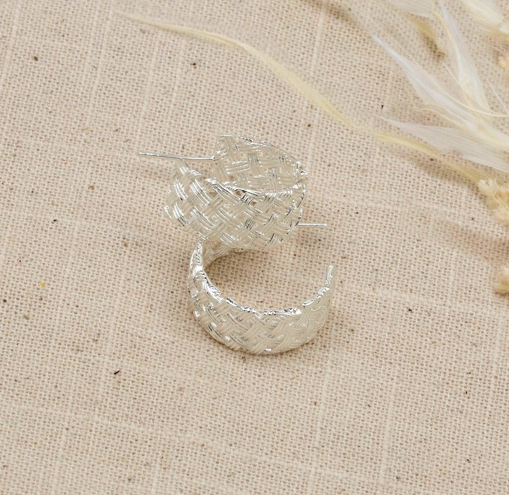 Criss Cross Hoop In Silver 🇨🇦