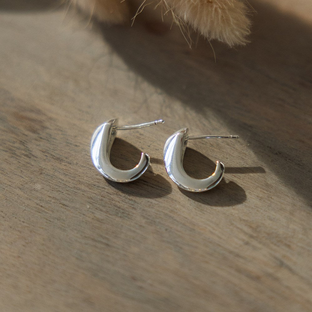 Edgy Stud In Silver 🇨🇦